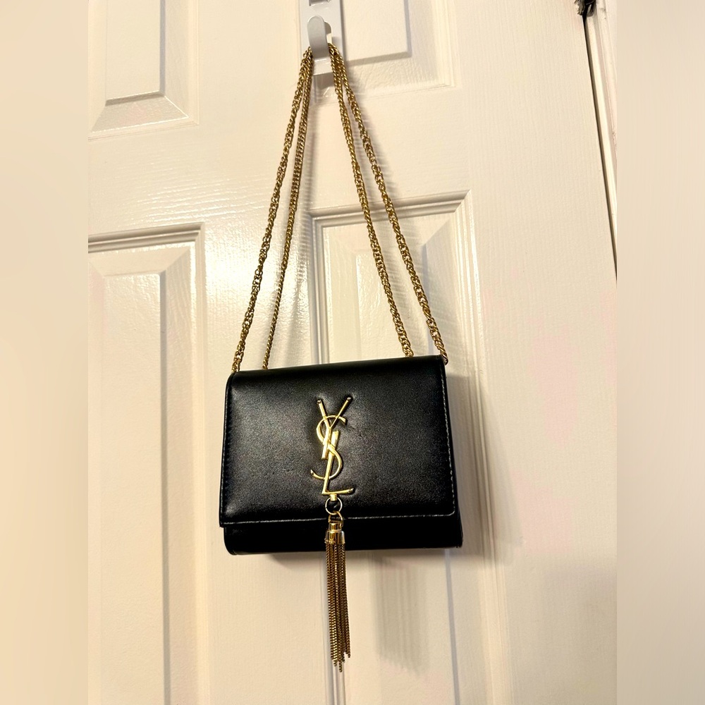 Black purse gold chain